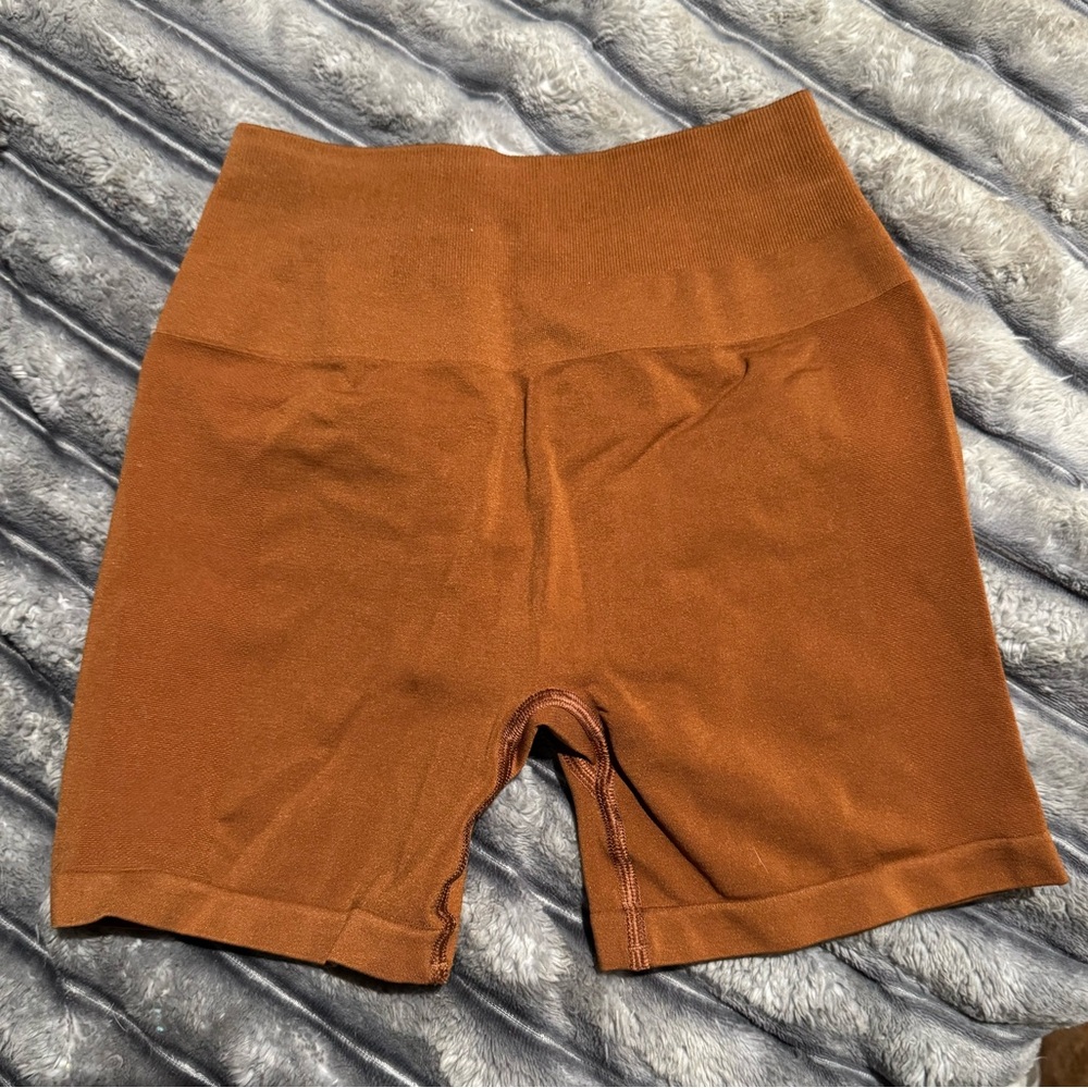 Alphalete Women's Brown Bike Shorts